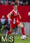 22.02.2026, Google Pixel Frauen-Fussball Bundesliga 2025/2026, 19.Spieltag, FC Bayern München - VfL Wolfsburg, im Bayern-Campus München, Klara Bühl (FC Bayern München) am Ball  