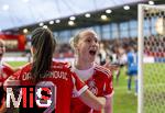 22.02.2026, Google Pixel Frauen-Fussball Bundesliga 2025/2026, 19.Spieltag, FC Bayern München - VfL Wolfsburg, im Bayern-Campus München, Torjubel der Bayern-Spielerinnen, Jovana Damnjanovic (FC Bayern München), Franziska Kett (FC Bayern München).
