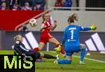 22.02.2026, Google Pixel Frauen-Fussball Bundesliga 2025/2026, 19.Spieltag, FC Bayern München - VfL Wolfsburg, im Bayern-Campus München, Torschuss von Georgia Stanway (FC Bayern München) gegen Guro Bergsvand (Wolfsburg) 