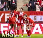 22.02.2026, Google Pixel Frauen-Fussball Bundesliga 2025/2026, 19.Spieltag, FC Bayern München - VfL Wolfsburg, im Bayern-Campus München, Torjubel, Edna Imade (FC Bayern München), Momoko Tanikawa (FC Bayern München), Georgia Stanway (FC Bayern München), 