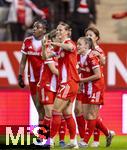 22.02.2026, Google Pixel Frauen-Fussball Bundesliga 2025/2026, 19.Spieltag, FC Bayern München - VfL Wolfsburg, im Bayern-Campus München, Torjubel, Edna Imade (FC Bayern München), Momoko Tanikawa (FC Bayern München), Bernadette Amani (FC Bayern München), Klara Bühl (FC Bayern München) Georgia Stanway (FC Bayern München), 