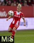 22.02.2026, Google Pixel Frauen-Fussball Bundesliga 2025/2026, 19.Spieltag, FC Bayern München - VfL Wolfsburg, im Bayern-Campus München, Linda Dallmann (FC Bayern München) am Ball 