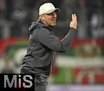 27.02.2026, Fussball 1. Bundesliga 2025/2026, 24.Spieltag, FC Augsburg - 1.FC K�ln, in der WWK-Arena Augsburg. Trainer Lukas Kwasniok (K�ln) unzufrieden.
 

