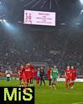 27.02.2026, Fussball 1. Bundesliga 2025/2026, 24.Spieltag, FC Augsburg - 1.FC K�ln, in der WWK-Arena Augsburg.Frustrierte K�lner nach der Niederlage, Torwart Marvin Schw�be (K�ln) 
 

