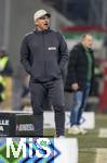 27.02.2026, Fussball 1. Bundesliga 2025/2026, 24.Spieltag, FC Augsburg - 1.FC Köln, in der WWK-Arena Augsburg. Trainer Lukas Kwasniok (Köln) frustriert 