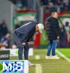 27.02.2026, Fussball 1. Bundesliga 2025/2026, 24.Spieltag, FC Augsburg - 1.FC Köln, in der WWK-Arena Augsburg. Trainer Lukas Kwasniok (Köln) nachdenklich 