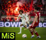 27.02.2026, Fussball 1. Bundesliga 2025/2026, 24.Spieltag, FC Augsburg - 1.FC Köln, in der WWK-Arena Augsburg. Han-Noah Massengo (mitte, FC Augsburg) 