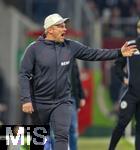 27.02.2026, Fussball 1. Bundesliga 2025/2026, 24.Spieltag, FC Augsburg - 1.FC Köln, in der WWK-Arena Augsburg. Trainer Lukas Kwasniok (Köln) in Rage 