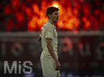 27.02.2026, Fussball 1. Bundesliga 2025/2026, 24.Spieltag, FC Augsburg - 1.FC Köln, in der WWK-Arena Augsburg. Kristjan Jakic (FC Augsburg) im Schein der Pyros