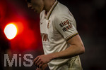 27.02.2026, Fussball 1. Bundesliga 2025/2026, 24.Spieltag, FC Augsburg - 1.FC Köln, in der WWK-Arena Augsburg. Kristjan Jakic (FC Augsburg) im Schein der Pyros
