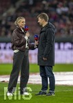 27.02.2026, Fussball 1. Bundesliga 2025/2026, 24.Spieltag, FC Augsburg - 1.FC Köln, in der WWK-Arena Augsburg. v.li: Katharina Kleinfeld, Moderatorin SKY-Sport, Thomas Hitzlsperger (SKY-Experte)