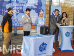 02.03.2026, Fussball  Eröffnung Niederlassung Mädchen an den Ball, in Nürnberg an der Maiacher Schule, Nürnbergs Oberbürgermeister Marcus König (3.v.re), Anna Seliger (3.v.li, MadB), Cornelia Trinkl (Sport und Schulreferentin Nürnberg), Yakub Altunas (BBBank), Zoran Malusic (VIVACTIV Krankenkasse),   