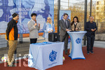 02.03.2026, Fussball  Eröffnung Niederlassung Mädchen an den Ball, in Nürnberg an der Maiacher Schule, Nürnbergs Oberbürgermeister Marcus König (3.v.re), Anna Seliger (3.v.li, MadB), Cornelia Trinkl (Sport und Schulreferentin Nürnberg), Yakub Altunas (BBBank), Zoran Malusic (VIVACTIV Krankenkasse),   