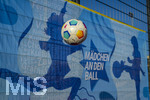 02.03.2026, Fussball  Eröffnung Niederlassung Mädchen an den Ball, an der Maiacher Schule in Nürnberg, Fussball fliegt durch die Luft, vor dem Logo von Mädchen. an den Ball.