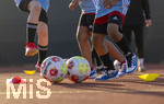 02.03.2026, Fussball  Eröffnung Niederlassung Mädchen an den Ball, an der Maiacher Schule in Nürnberg, Balltraining der Mädchen