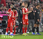 06.03.2026, Fussball Bundesliga 2025/2026, 25.Spieltag, FC Bayern München - Borussia Mönchengladbach, in der Allianz-Arena München,   Maycon Cardozo (Bayern München) steht vor seiner Einwechslung, er kommt für Konrad Laimer (FC Bayern München) ins Spiel


