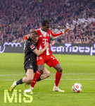 06.03.2026, Fussball Bundesliga 2025/2026, 25.Spieltag, FC Bayern München - Borussia Mönchengladbach, in der Allianz-Arena München, Elfmeter-Szene, Foul von Rocco Reitz (li, Borussia Mönchengladbach) an Nicolas Jackson (FC Bayern München) im Strafraum, Schiedsrichter Robert Schröder pfeift dann Elfmeter.
