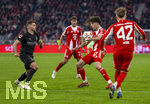 06.03.2026, Fussball Bundesliga 2025/2026, 25.Spieltag, FC Bayern München - Borussia Mönchengladbach, in der Allianz-Arena München, re. David Santos Daiber (Bayern München) am Ball 