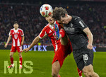 06.03.2026, Fussball Bundesliga 2025/2026, 25.Spieltag, FC Bayern München - Borussia Mönchengladbach, in der Allianz-Arena München, v.li: Tom Bischof (Bayern München) gegen Philipp Sander (Borussia Mönchengladbach) Kopfball