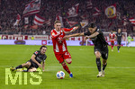 06.03.2026, Fussball Bundesliga 2025/2026, 25.Spieltag, FC Bayern München - Borussia Mönchengladbach, in der Allianz-Arena München, Lennart Karl (mitte, FC Bayern München) gegen Kevin Diks (Borussia Mönchengladbach) 