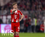 06.03.2026, Fussball Bundesliga 2025/2026, 25.Spieltag, FC Bayern München - Borussia Mönchengladbach, in der Allianz-Arena München, Joshua Kimmich (FC Bayern München) gibt Anweisungen.