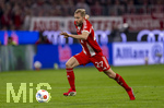 06.03.2026, Fussball Bundesliga 2025/2026, 25.Spieltag, FC Bayern München - Borussia Mönchengladbach, in der Allianz-Arena München, Konrad Laimer (FC Bayern München) am Ball 
