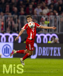 06.03.2026, Fussball Bundesliga 2025/2026, 25.Spieltag, FC Bayern München - Borussia Mönchengladbach, in der Allianz-Arena München, Tom Bischof (Bayern München) am Ball 