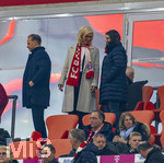 06.03.2026, Fussball Bundesliga 2025/2026, 25.Spieltag, FC Bayern München - Borussia Mönchengladbach, in der Allianz-Arena München, Ministerin Ulrike Scharf (mitte) auf der Tribüne.