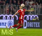 06.03.2026, Fussball Bundesliga 2025/2026, 25.Spieltag, FC Bayern München - Borussia Mönchengladbach, in der Allianz-Arena München, Tom Bischof (Bayern München) am Ball 