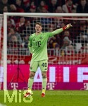 06.03.2026, Fussball Bundesliga 2025/2026, 25.Spieltag, FC Bayern München - Borussia Mönchengladbach, in der Allianz-Arena München, Torwart Jonas Urbig (FC Bayern München) gibt Anweisungen, zeigt, gestikuliert, gibt Kommandos, Anweisungen, gibt Anweisungen, zeigend, gestikulierend,  