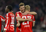 06.03.2026, Fussball Bundesliga 2025/2026, 25.Spieltag, FC Bayern München - Borussia Mönchengladbach, in der Allianz-Arena München, Leon Goretzka (FC Bayern München) umarmt Torschütze Konrad Laimer (FC Bayern München) 