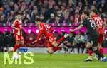 06.03.2026, Fussball Bundesliga 2025/2026, 25.Spieltag, FC Bayern München - Borussia Mönchengladbach, in der Allianz-Arena München, Jamal Musiala (Bayern München) fällt gefoult zu Boden