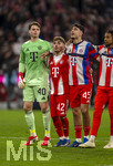 06.03.2026, Fussball Bundesliga 2025/2026, 25.Spieltag, FC Bayern München - Borussia Mönchengladbach, in der Allianz-Arena München, Schlussjubel, v.li: Torwart Jonas Urbig (FC Bayern München), Lennart Karl (FC Bayern München), Aleksandar Pavlovic (Bayern München)  