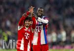 06.03.2026, Fussball Bundesliga 2025/2026, 25.Spieltag, FC Bayern München - Borussia Mönchengladbach, in der Allianz-Arena München, Schlussjubel, Dayot Upamecano (FC Bayern München) feiert den Debutanten Maycon Cardozo (Bayern München) bei den Fans 
