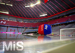 06.03.2026, Fussball Bundesliga 2025/2026, 25.Spieltag, FC Bayern München - Borussia Mönchengladbach, in der Allianz-Arena München,  SKY-Moderatorentisch vor dem Spiel mit dem Mikrofon.