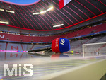 06.03.2026, Fussball Bundesliga 2025/2026, 25.Spieltag, FC Bayern München - Borussia Mönchengladbach, in der Allianz-Arena München,  SKY-Moderatorentisch vor dem Spiel mit dem Mikrofon.