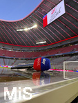 06.03.2026, Fussball Bundesliga 2025/2026, 25.Spieltag, FC Bayern München - Borussia Mönchengladbach, in der Allianz-Arena München,  SKY-Moderatorentisch vor dem Spiel mit dem Mikrofon.