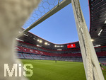 06.03.2026, Fussball Bundesliga 2025/2026, 25.Spieltag, FC Bayern München - Borussia Mönchengladbach, in der Allianz-Arena München,  vor dem Spiel ein Blick durch das Tornetz.