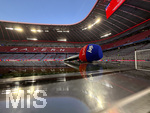 06.03.2026, Fussball Bundesliga 2025/2026, 25.Spieltag, FC Bayern München - Borussia Mönchengladbach, in der Allianz-Arena München,  SKY-Moderatorentisch vor dem Spiel mit dem Mikrofon.