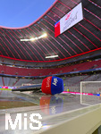 06.03.2026, Fussball Bundesliga 2025/2026, 25.Spieltag, FC Bayern München - Borussia Mönchengladbach, in der Allianz-Arena München,  SKY-Moderatorentisch vor dem Spiel mit dem Mikrofon.