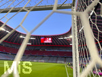 06.03.2026, Fussball Bundesliga 2025/2026, 25.Spieltag, FC Bayern München - Borussia Mönchengladbach, in der Allianz-Arena München,  vor dem Spiel ein Blick durch das Tornetz.