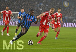 10.03.2026,  Fussball UEFA Championsleague 2025/2026: Achtelfinale, Atalanta Bergamo - FC Bayern München, in der New Balance Arena (Bergamo, Italien), v.l. Kamaldeen Sulemana (Atalanta Bergamo) gegen Konrad Laimer (FC Bayern München) 
  

