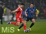 10.03.2026,  Fussball UEFA Championsleague 2025/2026: Achtelfinale, Atalanta Bergamo - FC Bayern München, in der New Balance Arena (Bergamo, Italien), v.l. Aleksandar Pavlovic (FC Bayern München) gegen Marten de Roon (Atalanta Bergamo) 
  

