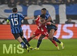 10.03.2026,  Fussball UEFA Championsleague 2025/2026: Achtelfinale, Atalanta Bergamo - FC Bayern München, in der New Balance Arena (Bergamo, Italien), v.l. Marten de Roon (Atalanta Bergamo), Luis Diaz (FC Bayern München) und Isak Hien (Atalanta Bergamo) 
  

