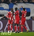 10.03.2026,  Fussball UEFA Championsleague 2025/2026: Achtelfinale, Atalanta Bergamo - FC Bayern München, in der New Balance Arena (Bergamo, Italien), v.l. Michael Olise (FC Bayern München), Dayot Upamecano (FC Bayern München) und Luis Diaz (FC Bayern München) jubeln
  


