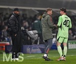 10.03.2026,  Fussball UEFA Championsleague 2025/2026: Achtelfinale, Atalanta Bergamo - FC Bayern München, in der New Balance Arena (Bergamo, Italien), v.l. Trainer Vincent Kompany (FC Bayern München) und Torwart Jonas Urbig (FC Bayern München) 
  

