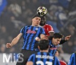 10.03.2026,  Fussball UEFA Championsleague 2025/2026: Achtelfinale, Atalanta Bergamo - FC Bayern München, in der New Balance Arena (Bergamo, Italien), v.l. Nikola Krstovic (Atalanta Bergamo) gegen Dayot Upamecano (FC Bayern München) 
  

