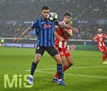 10.03.2026,  Fussball UEFA Championsleague 2025/2026: Achtelfinale, Atalanta Bergamo - FC Bayern München, in der New Balance Arena (Bergamo, Italien), v.l. Gianluca Scamacca (Atalanta Bergamo) gegen Aleksandar Pavlovic (FC Bayern München) 
  

