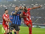 10.03.2026,  Fussball UEFA Championsleague 2025/2026: Achtelfinale, Atalanta Bergamo - FC Bayern München, in der New Balance Arena (Bergamo, Italien), v.l. Gianluca Scamacca (Atalanta Bergamo) gegen Jonathan Tah (FC Bayern München) 
  

