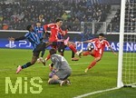 10.03.2026,  Fussball UEFA Championsleague 2025/2026: Achtelfinale, Atalanta Bergamo - FC Bayern München, in der New Balance Arena (Bergamo, Italien), Jamal Musiala (Bayern München) trifft zum 0:6 gegen Torwart Marco Carnesecchi (Atalanta Bergamo) 
  

